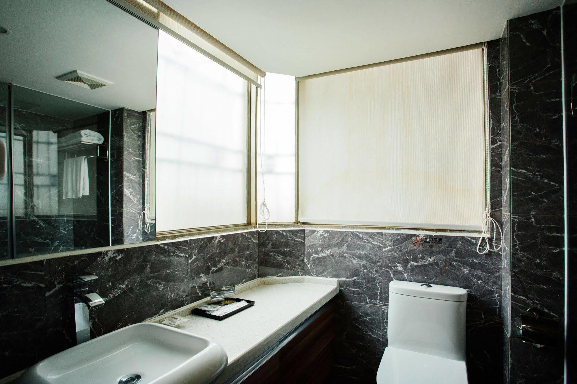 Insail Hotels Zhujiang New Town Jinan University Branch Kanton Exteriér fotografie