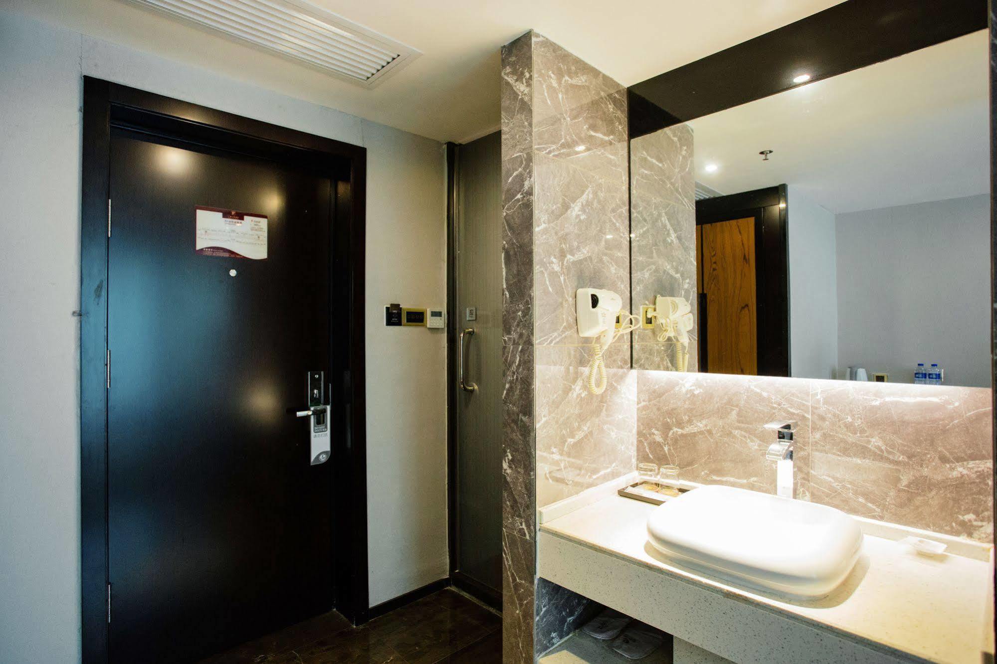 Insail Hotels Zhujiang New Town Jinan University Branch Kanton Exteriér fotografie