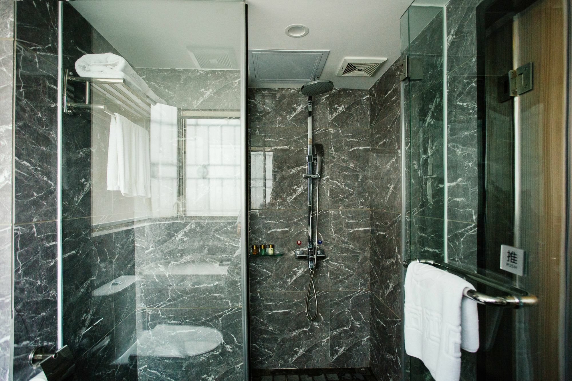 Insail Hotels Zhujiang New Town Jinan University Branch Kanton Exteriér fotografie